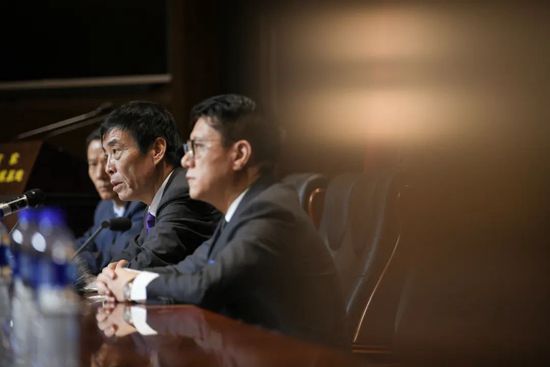 活动开场，来自中央广播电视总台银河少年电视艺术团的孩子们带来情景表演《寄给春天的明信片》，邀请各个电影剧组代表写下春日心愿，温暖传递对于中国电影的祝愿。