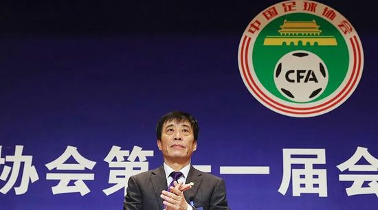 张艺兴《不说话的爱》见面会 极限男人帮哽咽力赞 2025-04-04 电影《不说话的爱》由沙漠执导，陈国富监制，领衔主演张艺兴，特别介绍李珞桉，正在全国热映中。