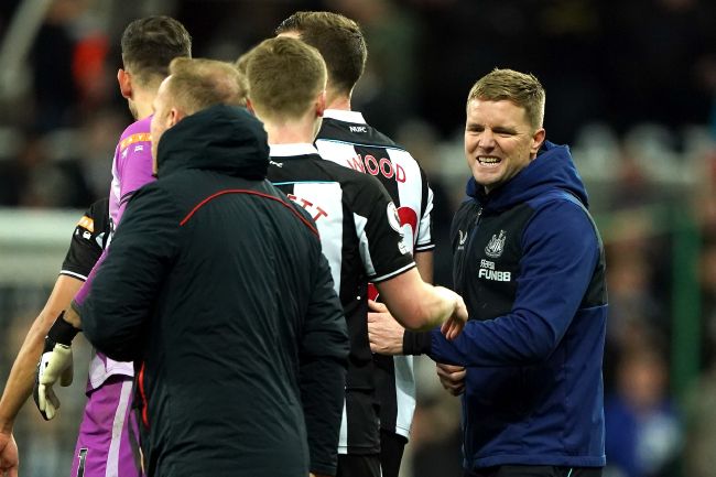 前一秒还和闺蜜嘻嘻哈哈的裴石榴（郑素敏 饰），下一秒就把惠陵洞搞得天翻地覆，更是与掌握自己黑历史的“竹马”崔胜孝（丁海寅 饰）“灾难性”重逢，二人之间流转着即甜蜜又杀气腾腾的氛围。